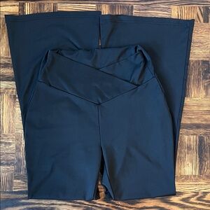 Women’s Black High-Rise V-Front Yoga Pants